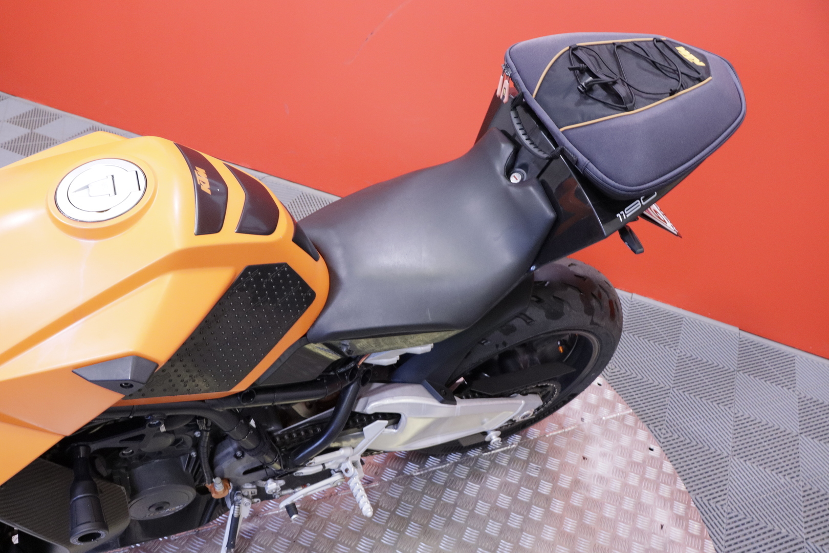 KTM - RC - 8 // Huoltokirja / Shifter / Kaatumatapit / Takalaukku // - Moottoripyörä