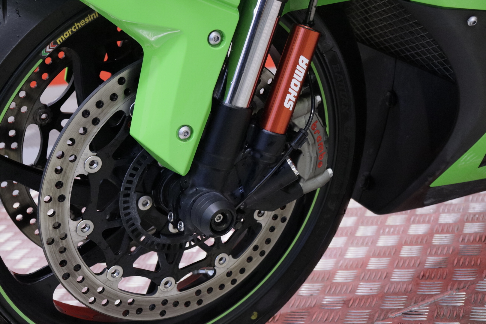 Kawasaki - ZX-10R - // RR-Malli / 1.Om Suomi-pyörä / Huoltokirja / SC Project / 200HP / Penkitetty / KQS / Takovanteet / KIBS / Showa // - Moottoripyörä