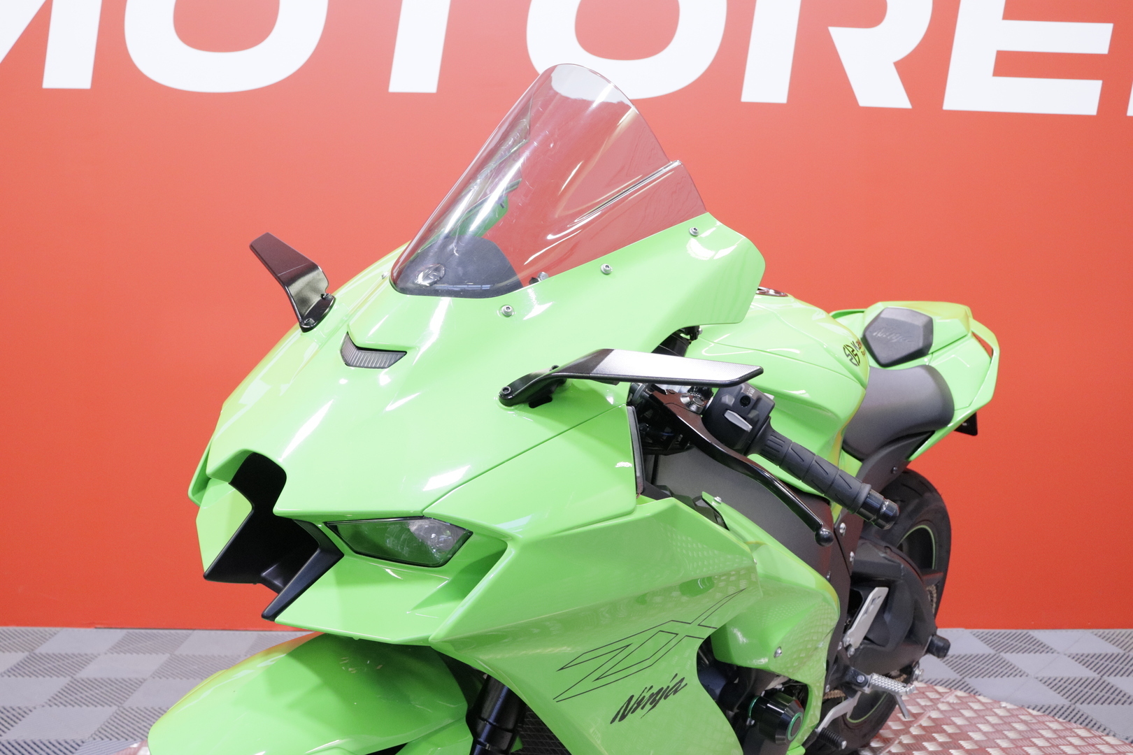 Kawasaki - ZX-10R - // RR-Malli / 1.Om Suomi-pyörä / Huoltokirja / SC Project / 200HP / Penkitetty / KQS / Takovanteet / KIBS / Showa // - Moottoripyörä