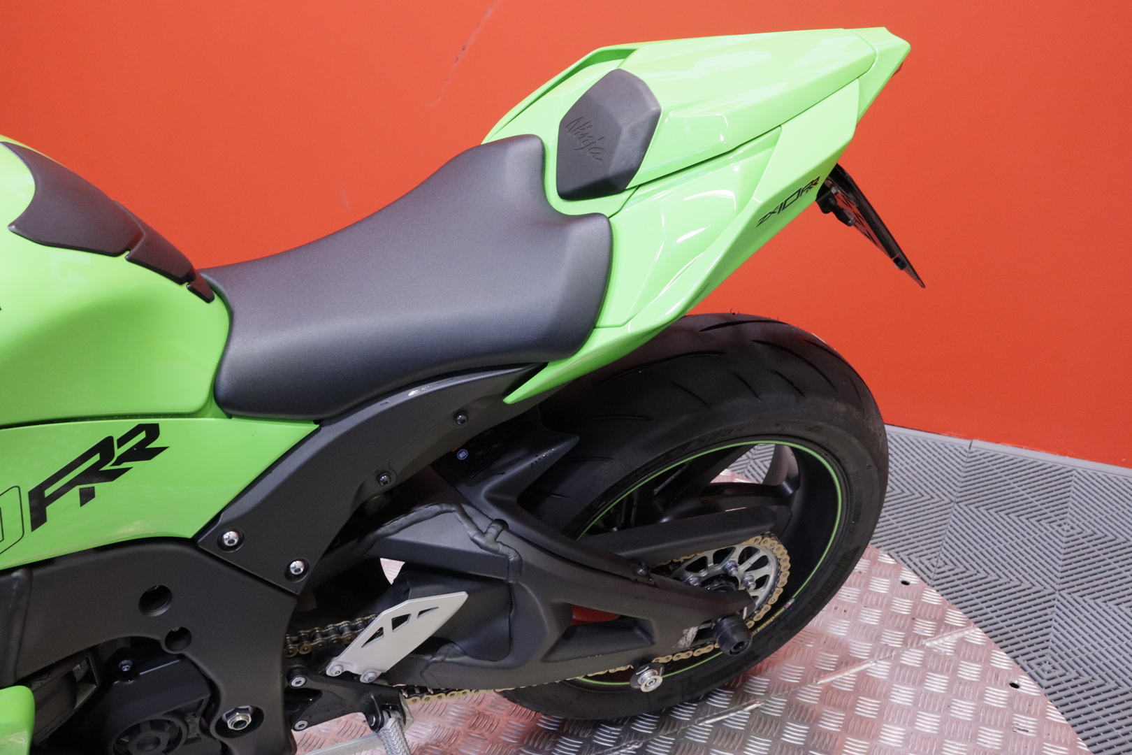Kawasaki - ZX-10R - // RR-Malli / 1.Om Suomi-pyörä / Huoltokirja / SC Project / 200HP / Penkitetty / KQS / Takovanteet / KIBS / Showa // - Moottoripyörä