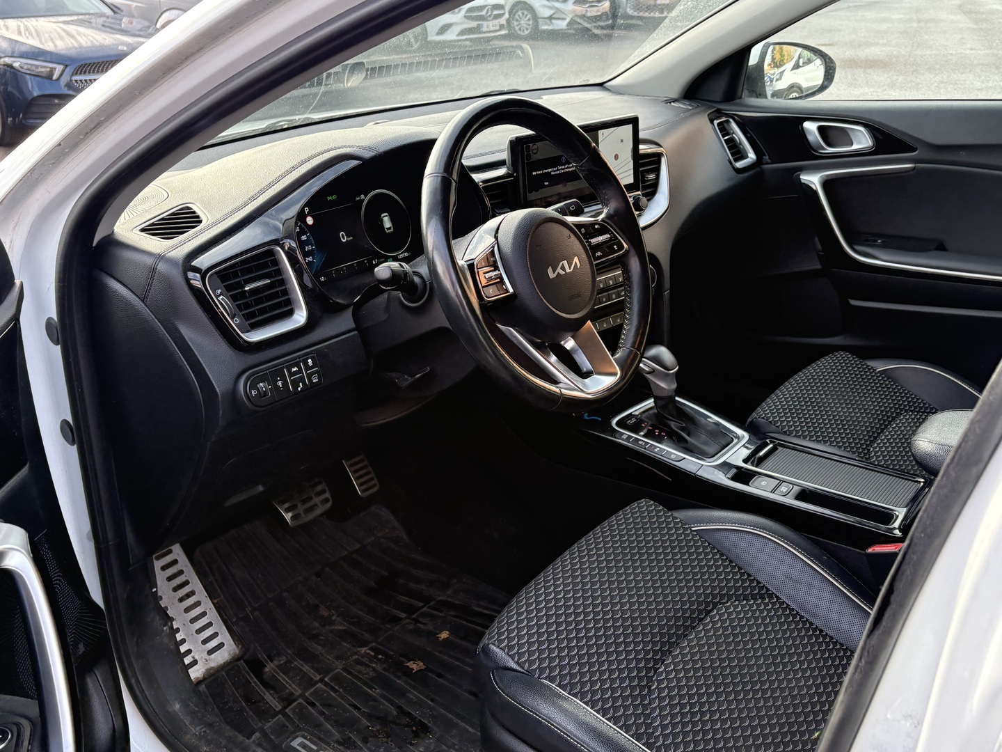 Kia - Ceed - 1,5 T-GDI Mild-Hybrid 160hv Business Premium 5D DCT - Viistoperä