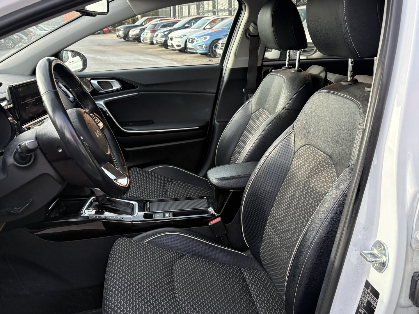 Kia - Ceed - 1,5 T-GDI Mild-Hybrid 160hv Business Premium 5D DCT - Viistoperä
