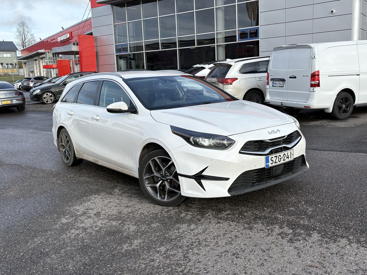 Kia - Ceed - 1,5 T-GDI Mild-Hybrid 160hv Business Premium 5D DCT - Viistoperä