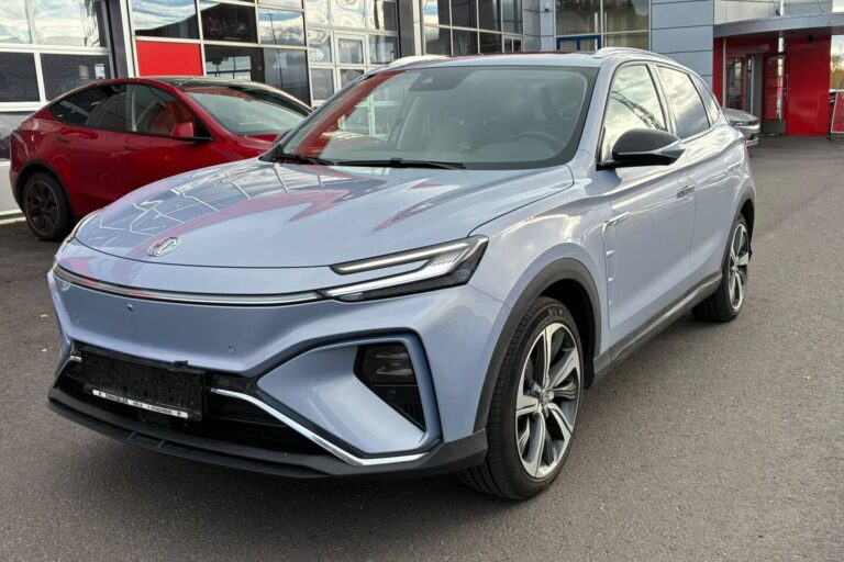 MG - Marvel R - Luxury - Maastoauto