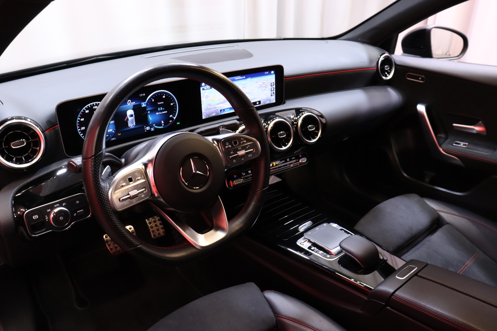 Mercedes-Benz - A - 180 A Business AMG - Viistoperä
