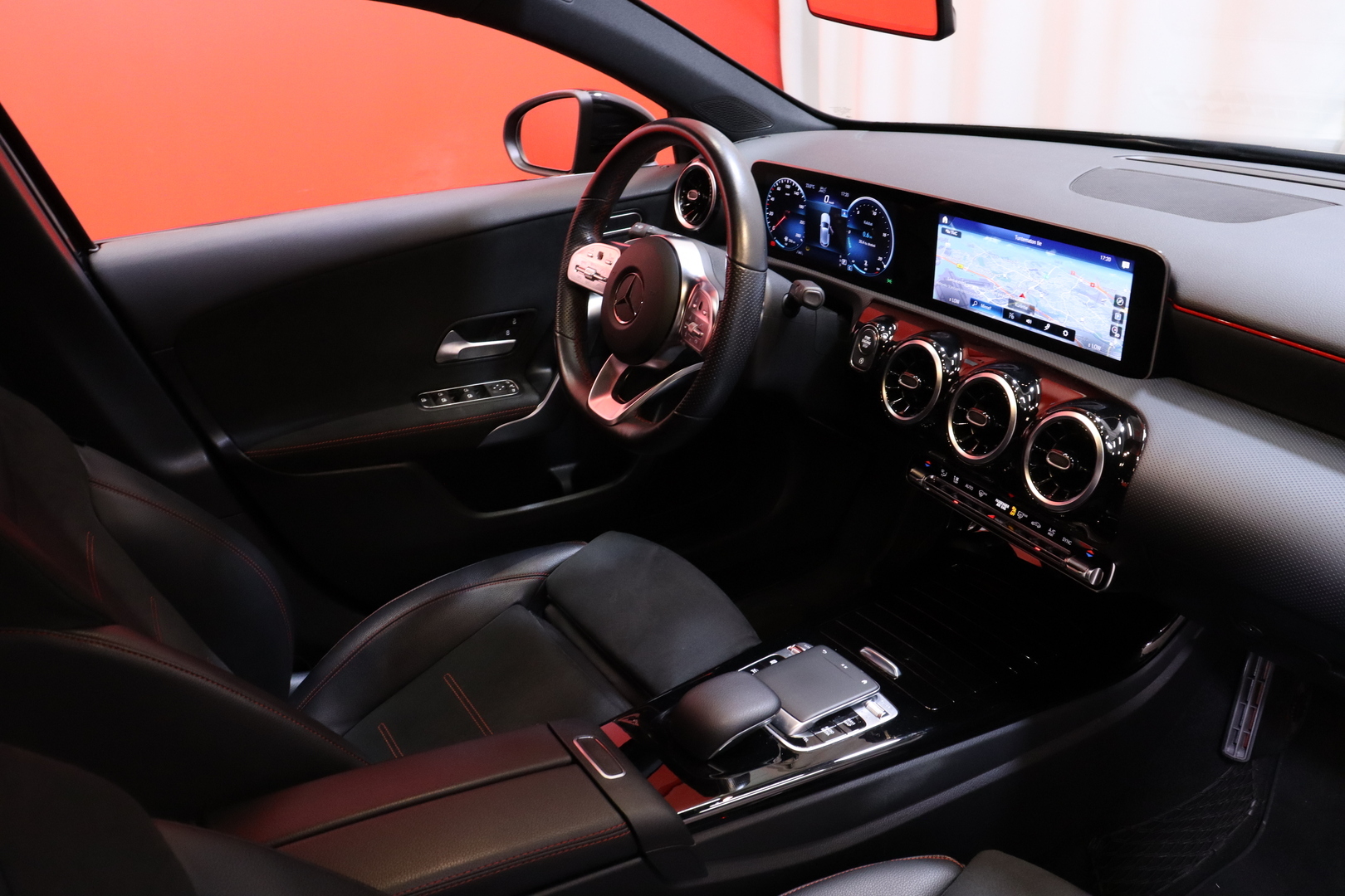 Mercedes-Benz - A - 180 A Business AMG - Viistoperä