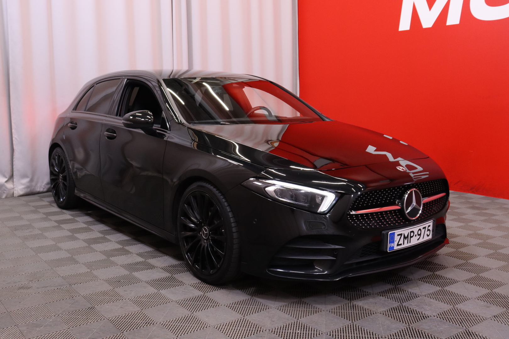Mercedes-Benz - A - 180 A Business AMG - Viistoperä