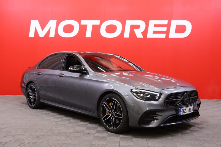Mercedes-Benz - E - 300 de 4MATIC Sedan AMG - Sedan