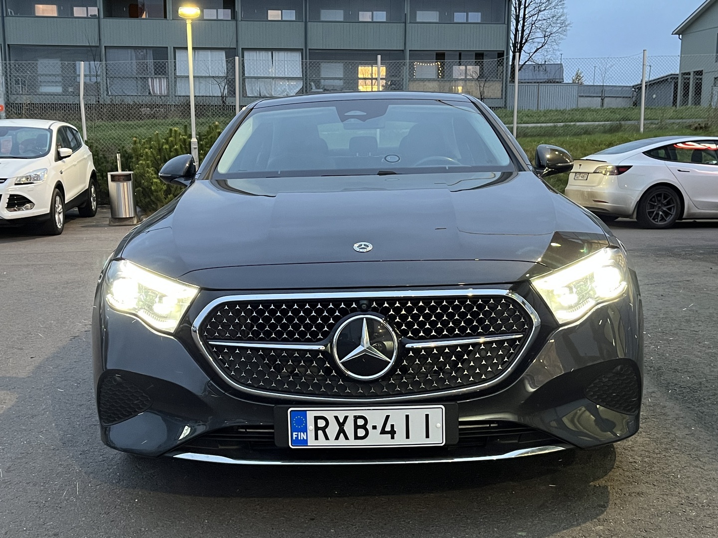 Mercedes-Benz - E - 400 e 4MATIC A Premium Edition - Sedan
