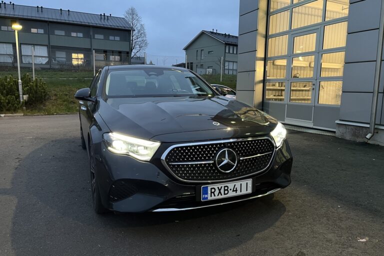 Mercedes-Benz - E - 400 e 4MATIC A Premium Edition - Sedan