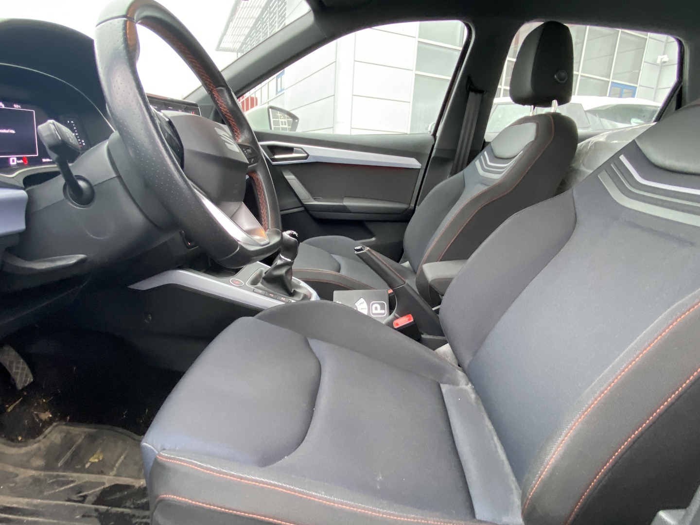 Seat - Arona - 1,0 EcoTSI 110 FR - Viistoperä