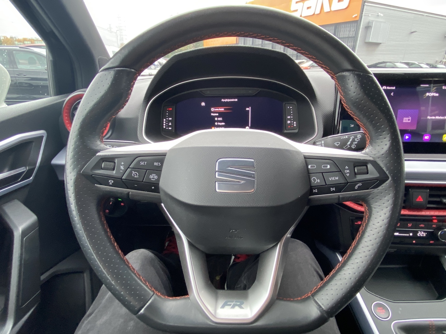 Seat - Arona - 1,0 EcoTSI 110 FR - Viistoperä