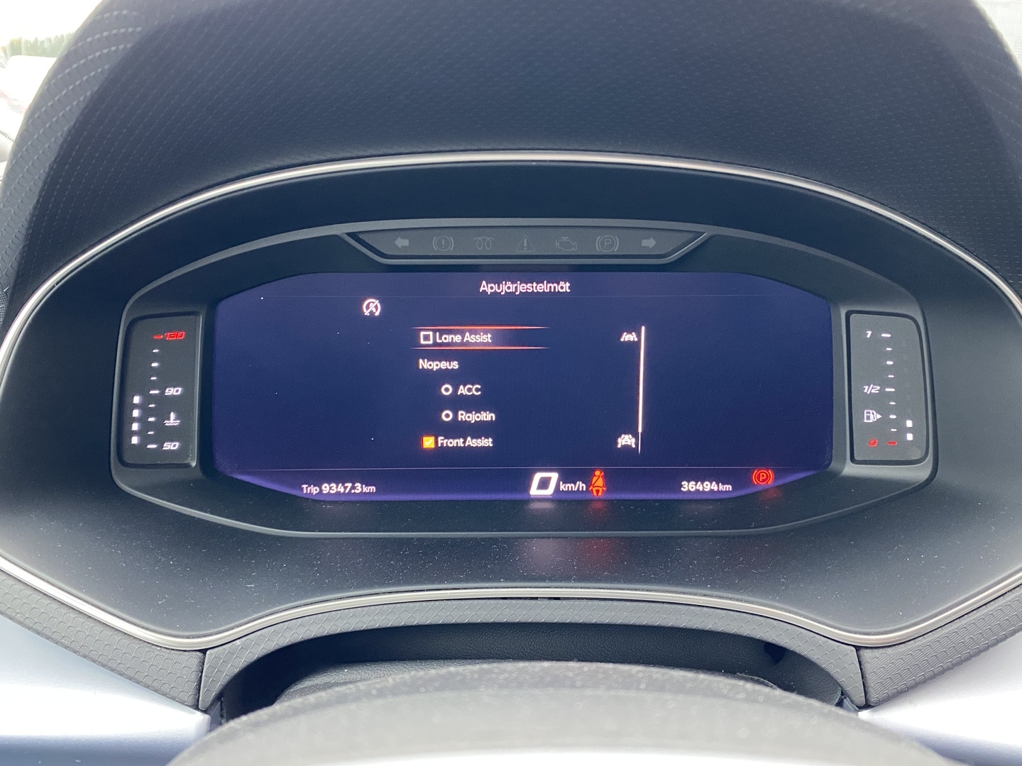 Seat - Arona - 1,0 EcoTSI 110 FR - Viistoperä