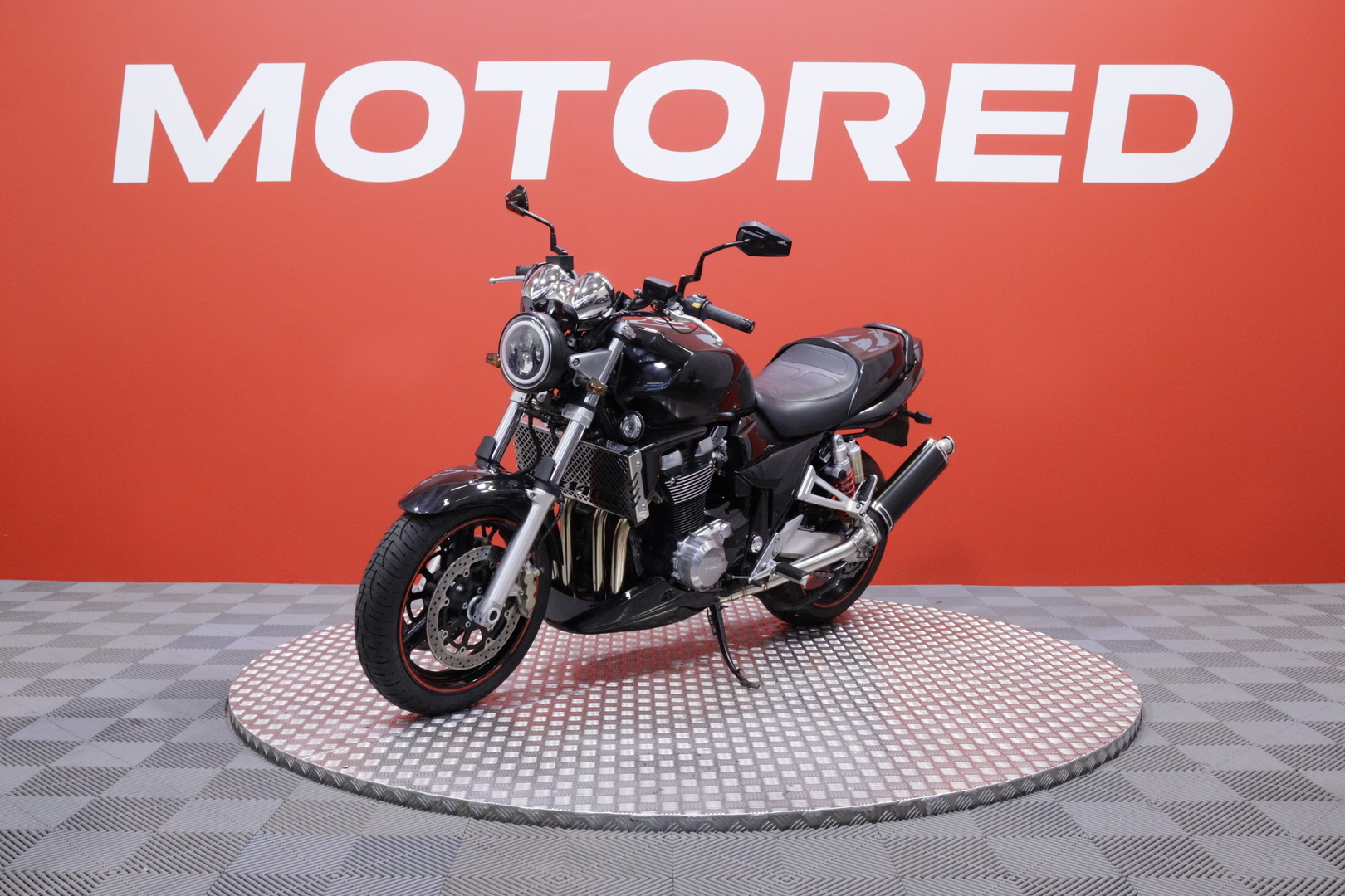 Suzuki - GSX - 1400 // Blackwidow / Säädettävät kahvat // - Moottoripyörä