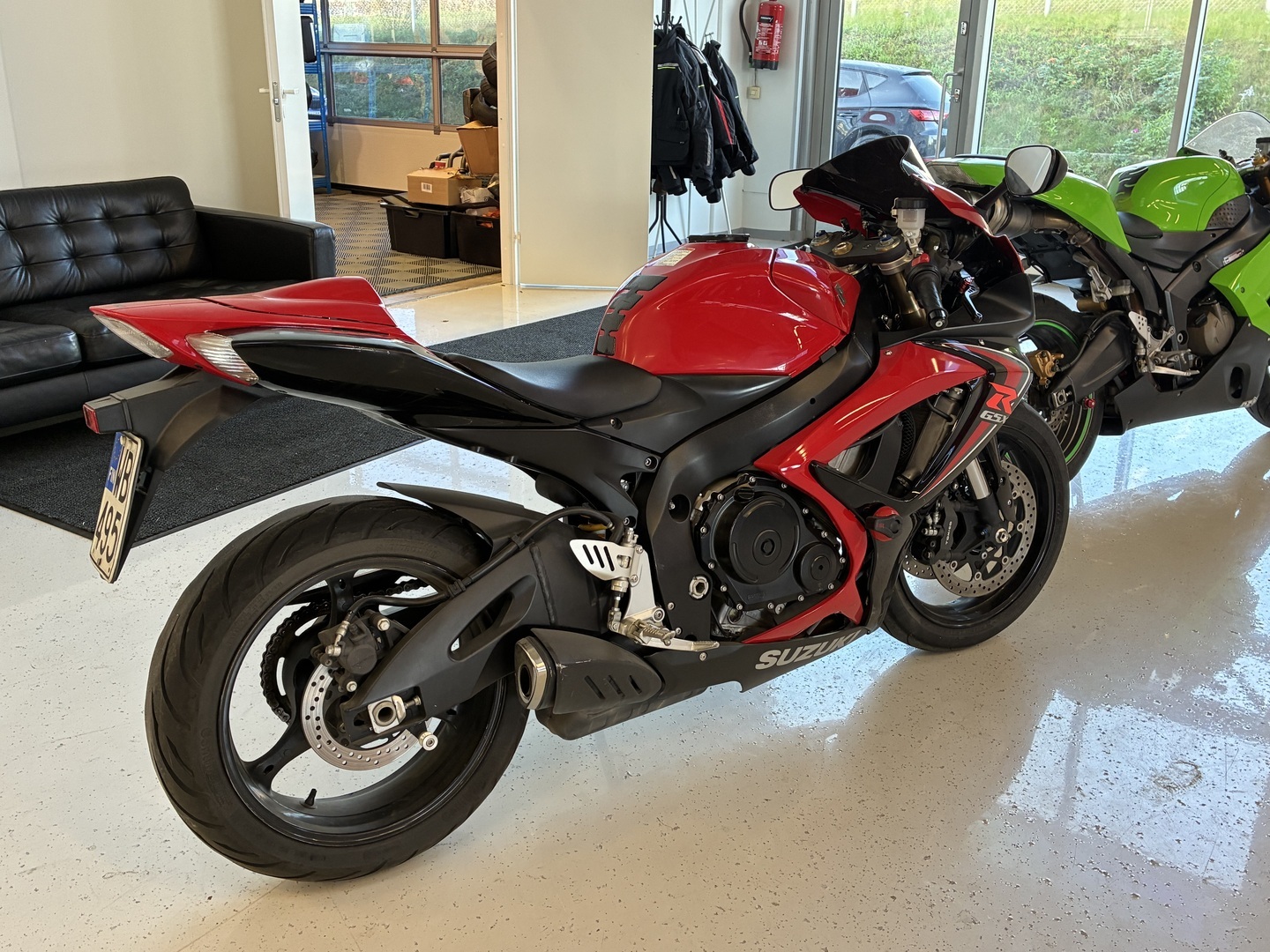 Suzuki - GSX-R - 600 // Juuri saapunut! / Suomi-pyörä / Ducktail / Vaihdenäyttö // - Moottoripyörä