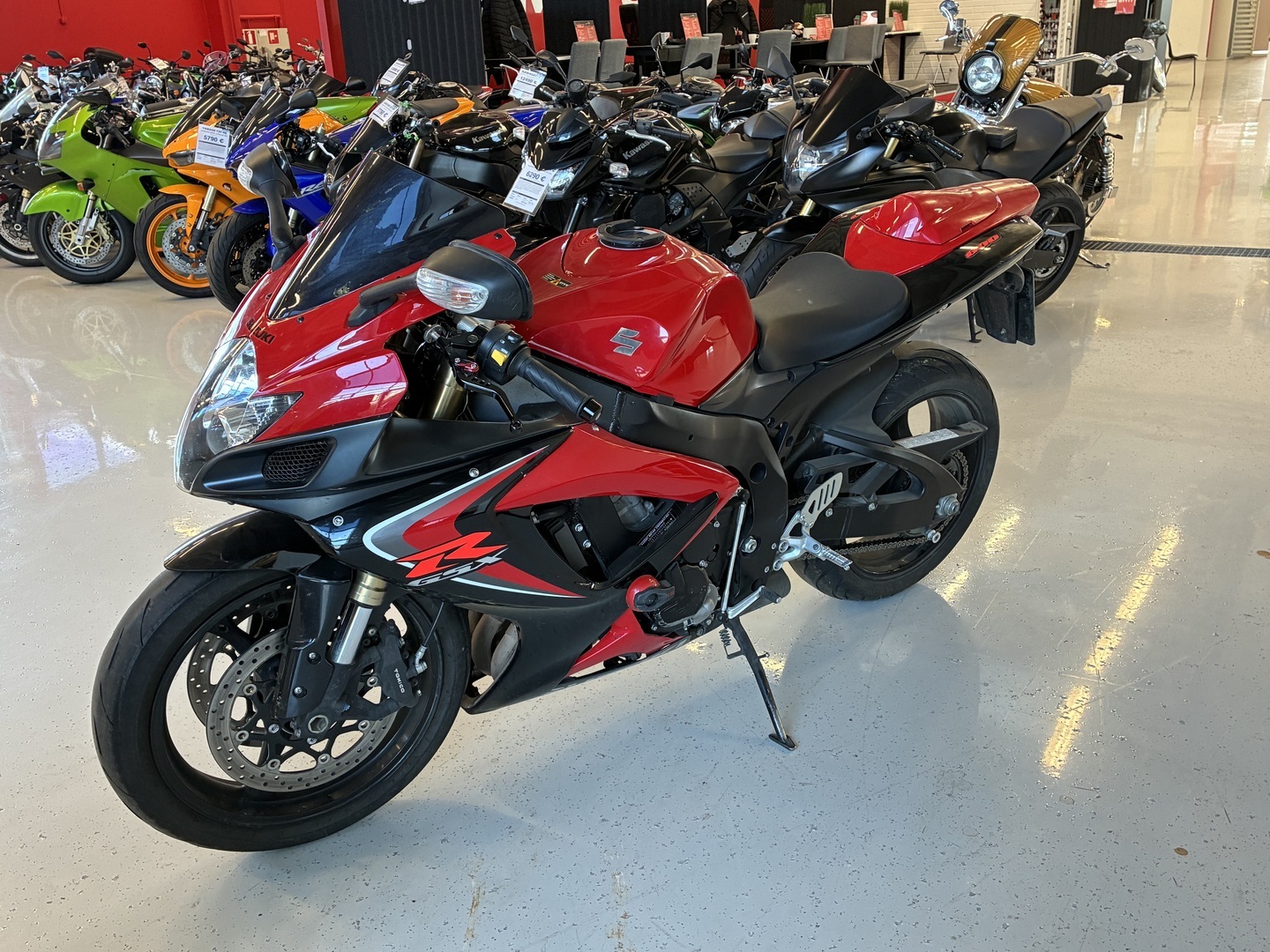 Suzuki - GSX-R - 600 // Juuri saapunut! / Suomi-pyörä / Ducktail / Vaihdenäyttö // - Moottoripyörä
