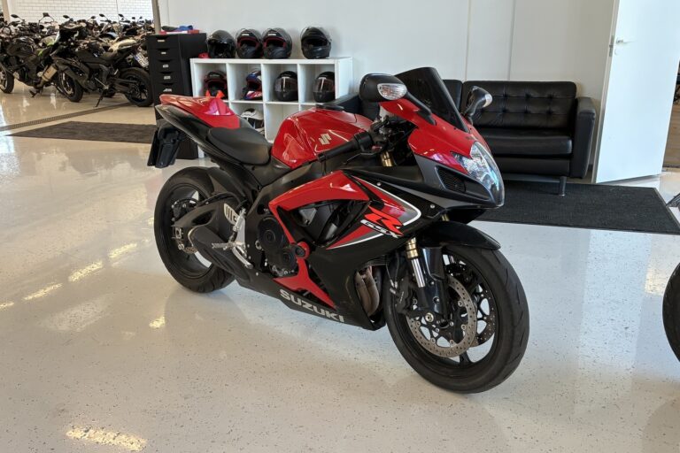 Suzuki - GSX-R - 600 // Juuri saapunut! / Suomi-pyörä / Ducktail / Vaihdenäyttö // - Moottoripyörä