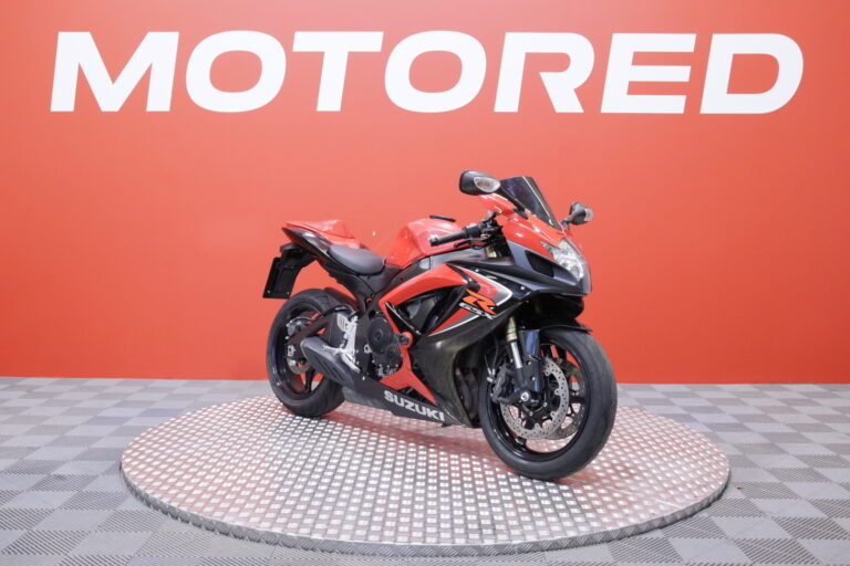 Suzuki - GSX-R - 600 // Suomi-pyörä / Huoltokirja / Ducktail / Vaihdenäyttö // - Moottoripyörä