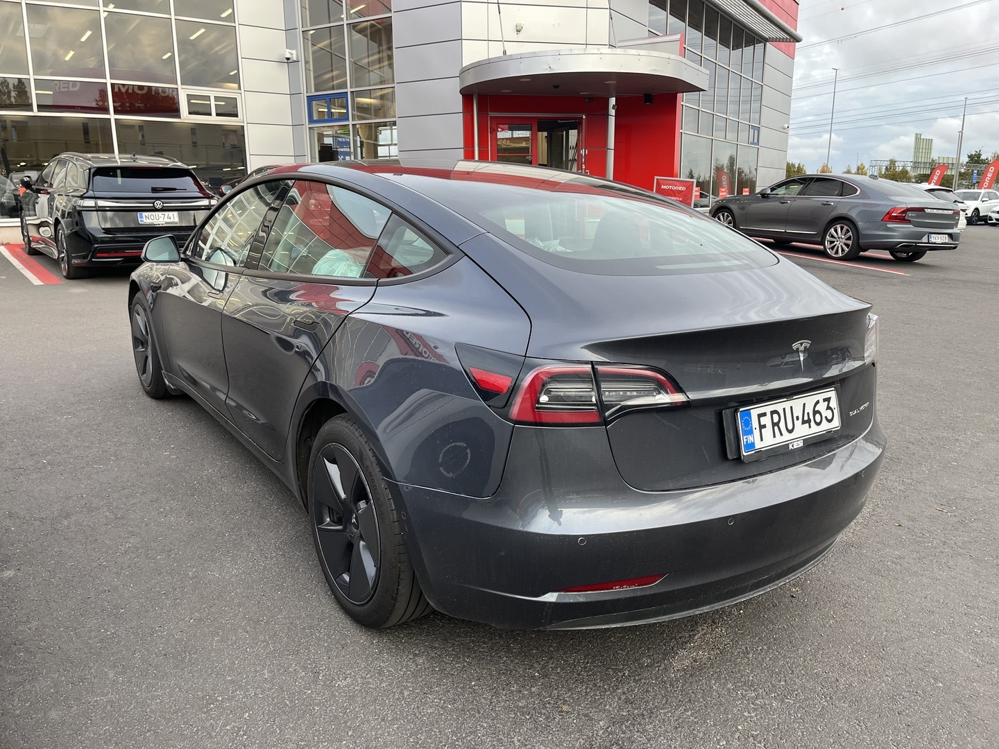 Tesla - Model 3 - Long Range - Sedan