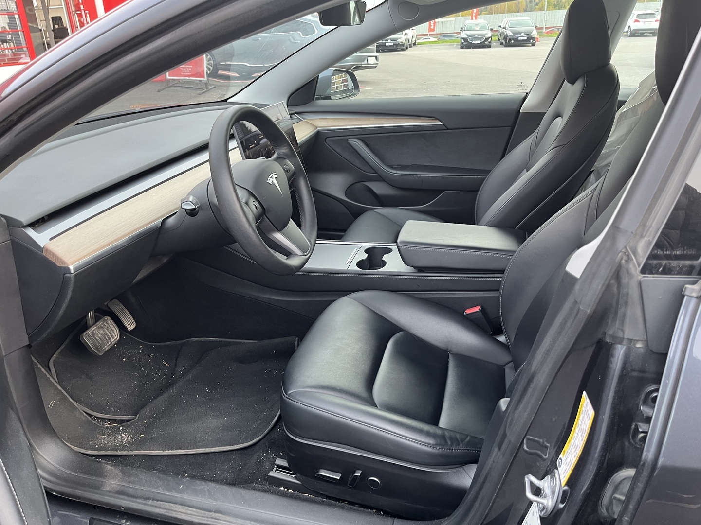 Tesla - Model 3 - Long Range - Sedan