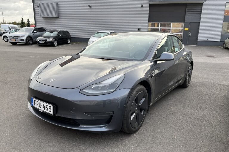 Tesla - Model 3 - Long Range - Sedan
