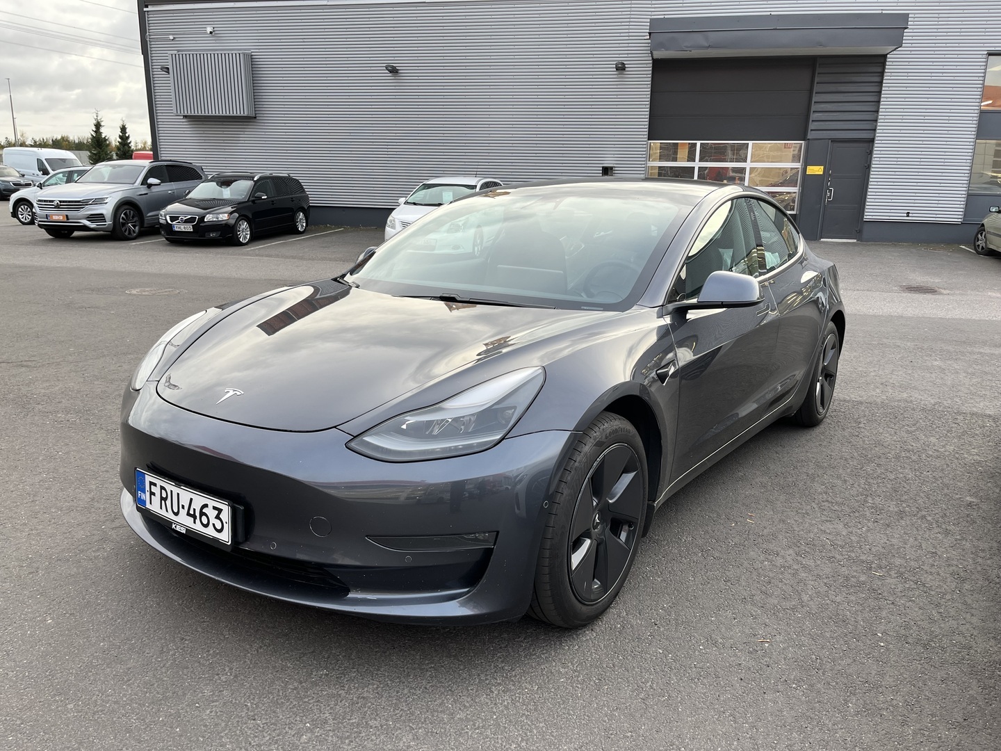 Tesla - Model 3 - Long Range - Sedan