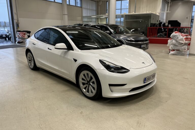 Tesla - Model 3 - Standard Range Plus - Sedan