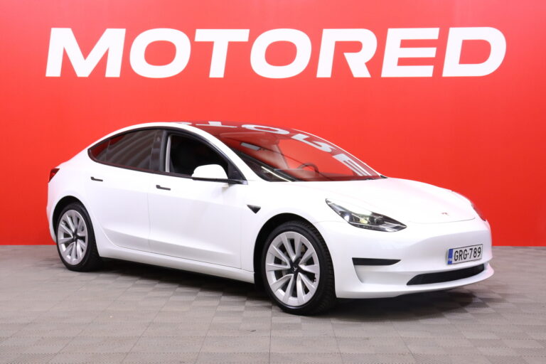 Tesla - Model 3 - Standard Range Plus - Sedan