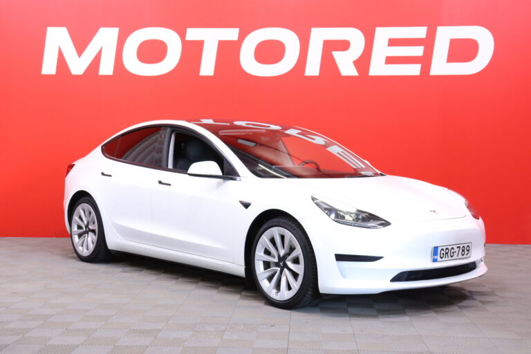 Tesla - Model 3 - Standard Range Plus - Sedan
