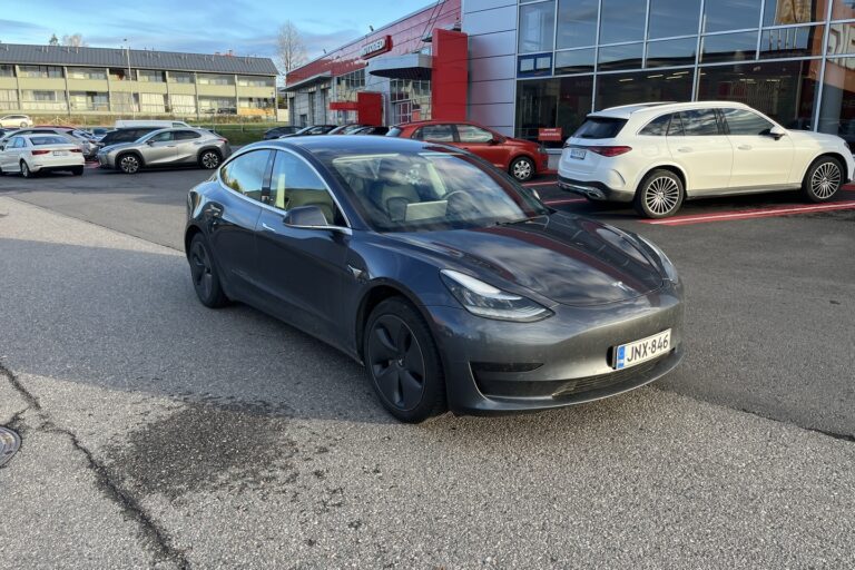 Tesla - Model 3 - Standard RWD Plus - Sedan
