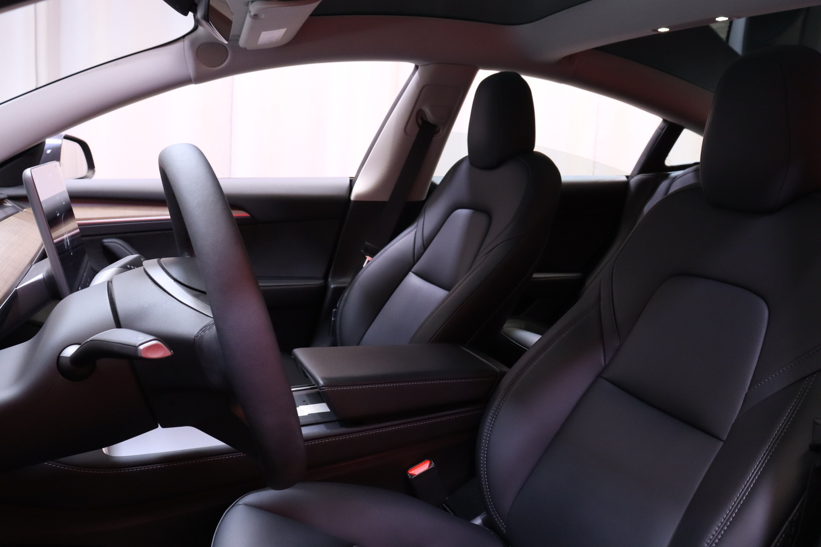 Tesla - Model 3 - Standard Range Plus - Sedan
