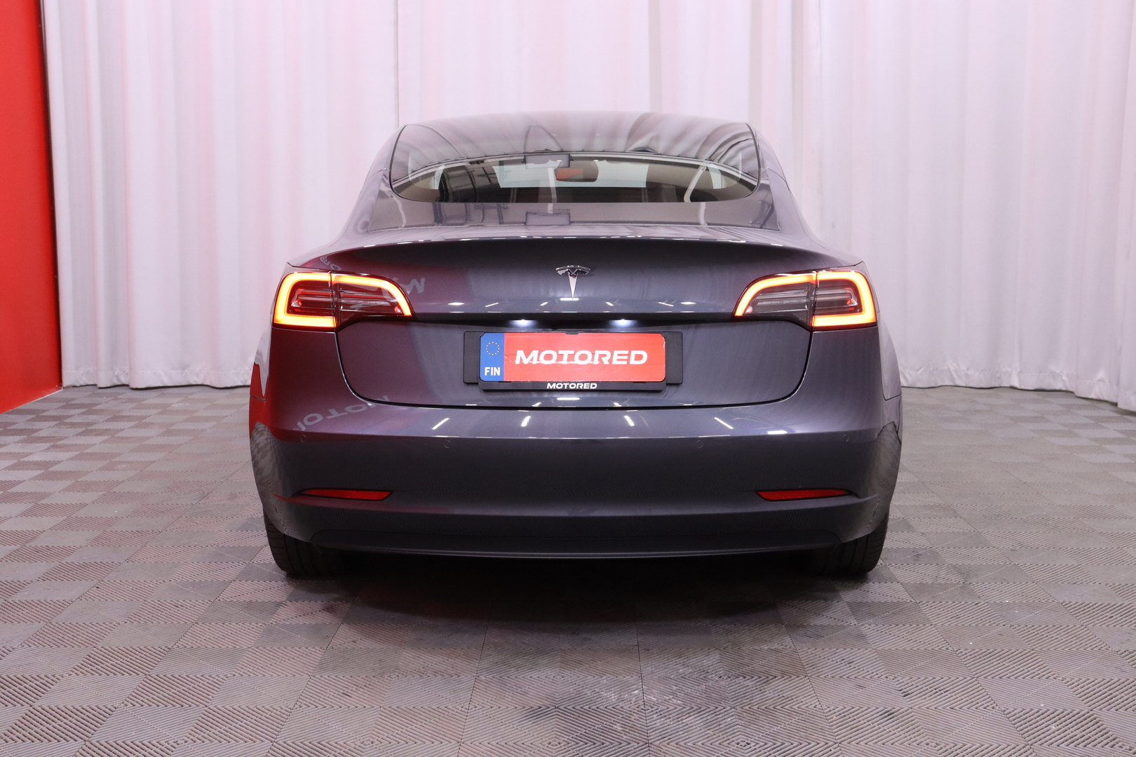 Tesla - Model 3 - Standard Range Plus - Sedan