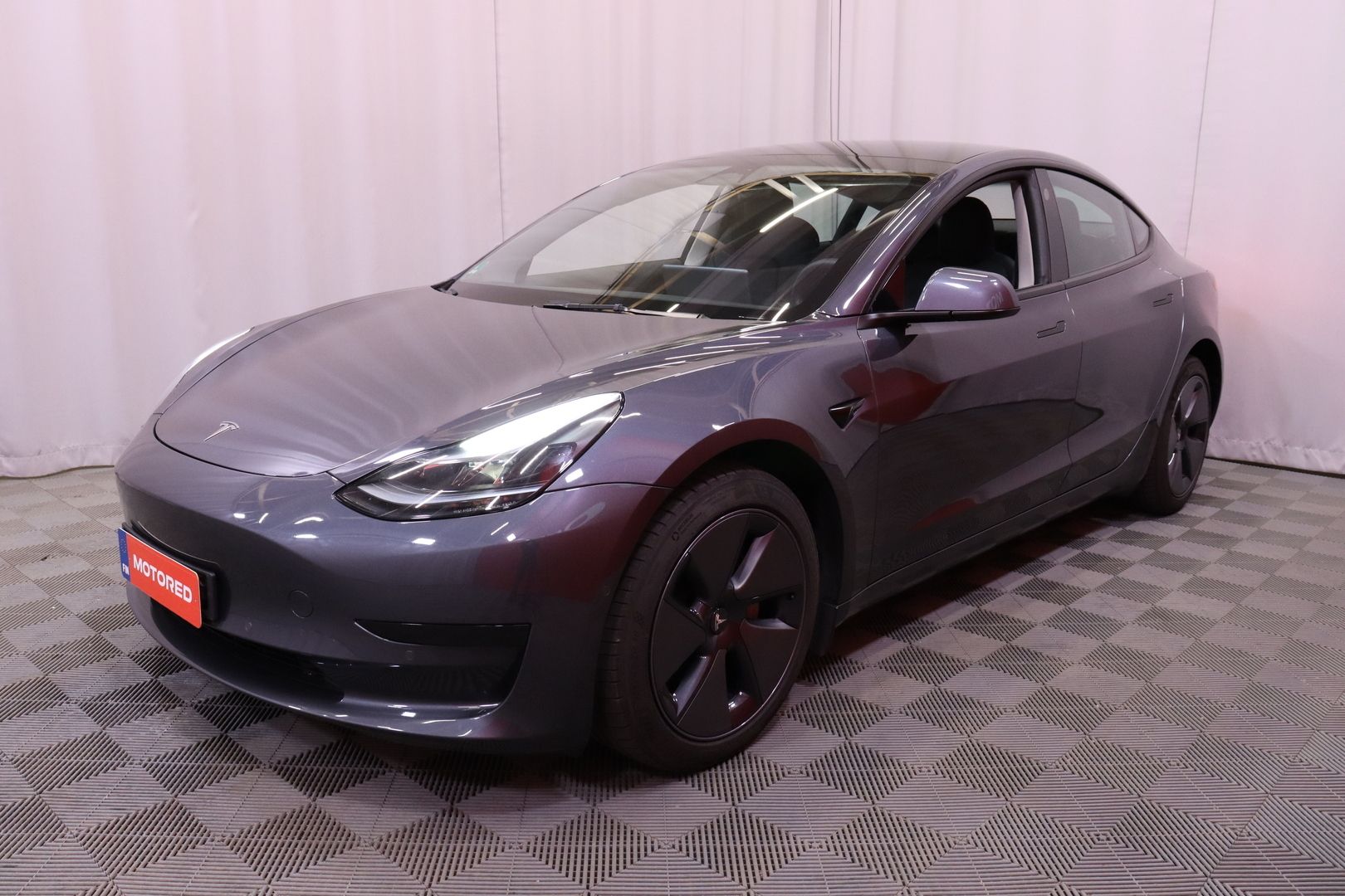 Tesla - Model 3 - Standard Range Plus - Sedan