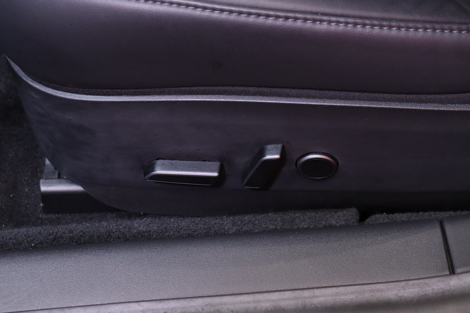 Tesla - Model 3 - Standard Range Plus - Sedan