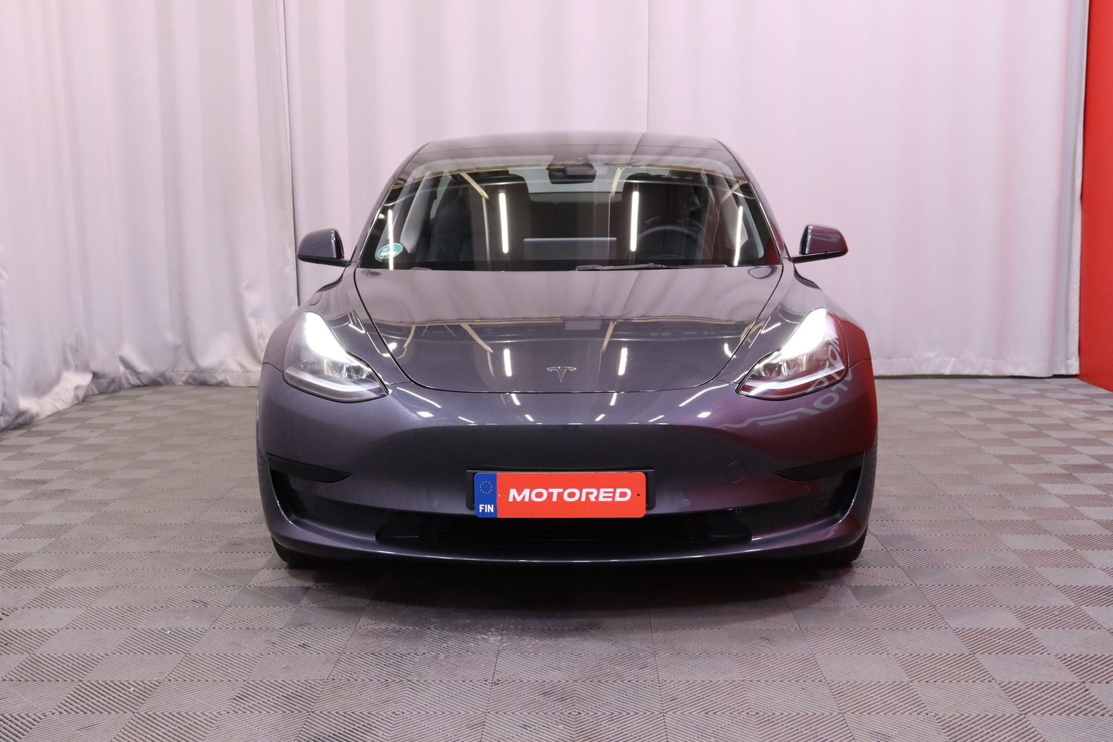 Tesla - Model 3 - Standard Range Plus - Sedan