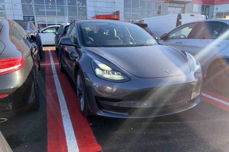 Tesla - Model 3 - Standard Range Plus - Sedan