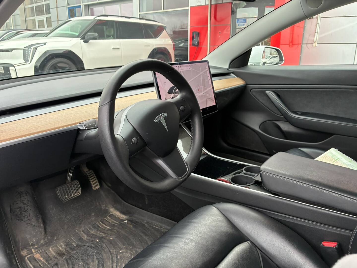 Tesla - Model 3 - Long Range - Sedan