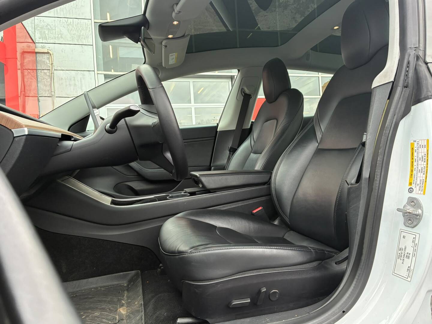 Tesla - Model 3 - Long Range - Sedan