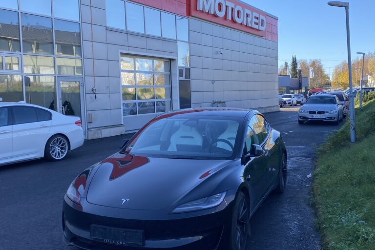 Tesla - Model 3 - Performance - Sedan