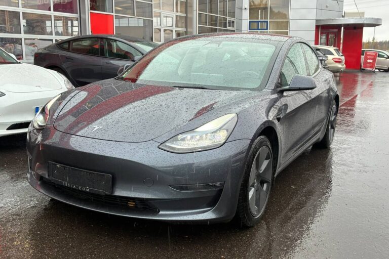 Tesla - Model 3 - Long Range - Sedan