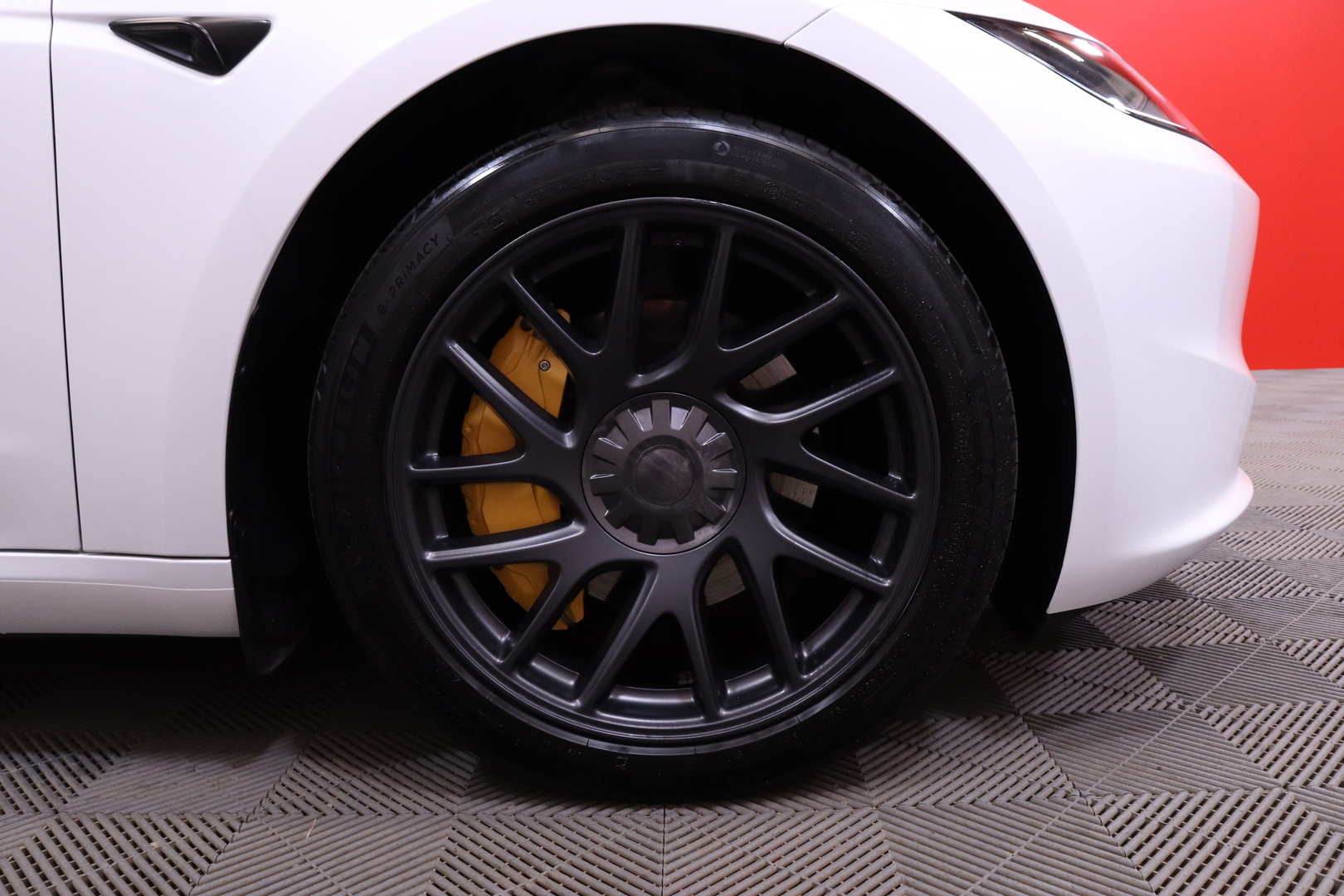 Tesla - Model 3 - Rear-Wheel Drive - Sedan