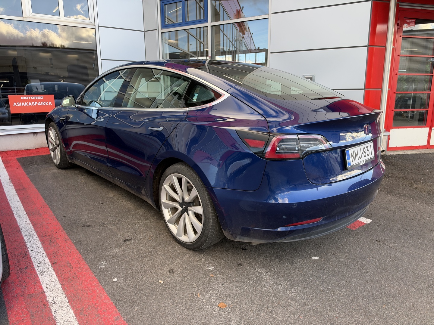 Tesla - Model 3 - Long Range - Sedan