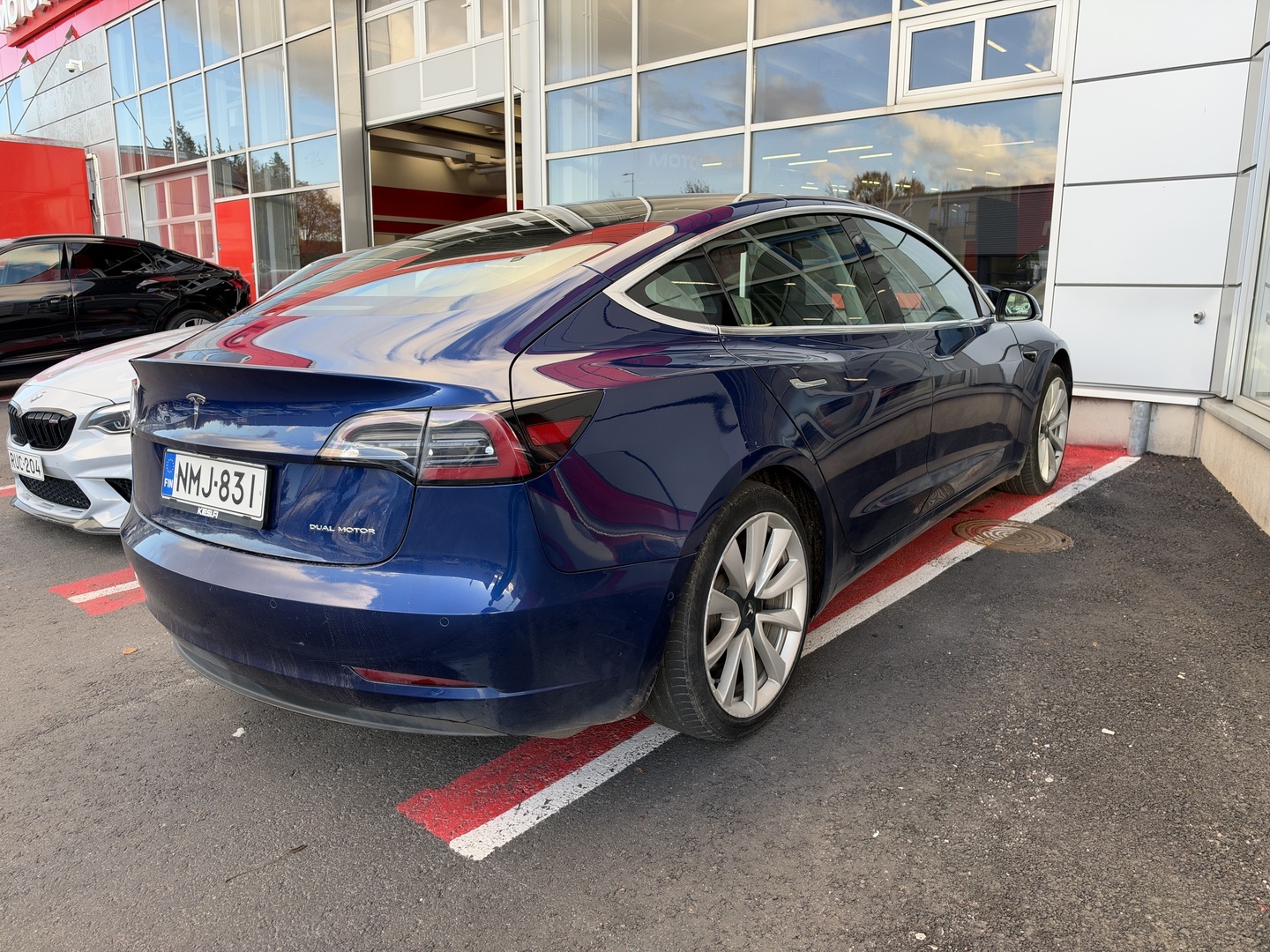 Tesla - Model 3 - Long Range - Sedan
