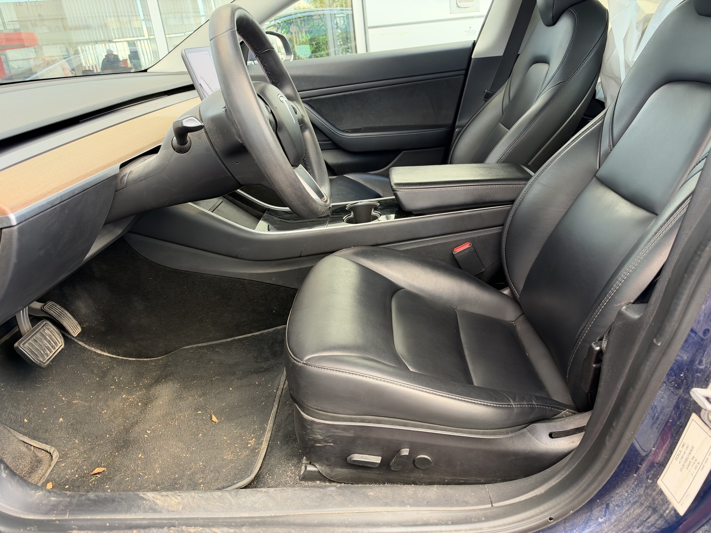 Tesla - Model 3 - Long Range - Sedan
