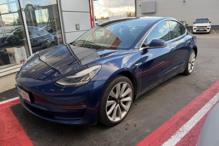 Tesla - Model 3 - Long Range - Sedan