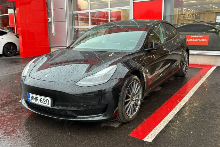 Tesla - Model 3 - RWD - Sedan