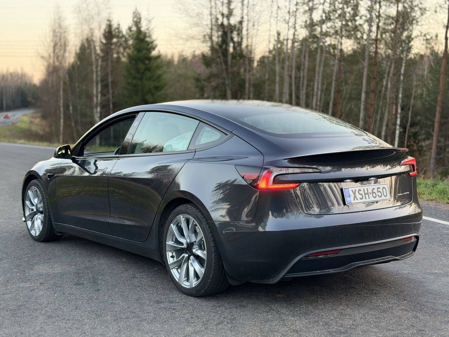 Tesla - Model 3 - Long Range AWD - Sedan