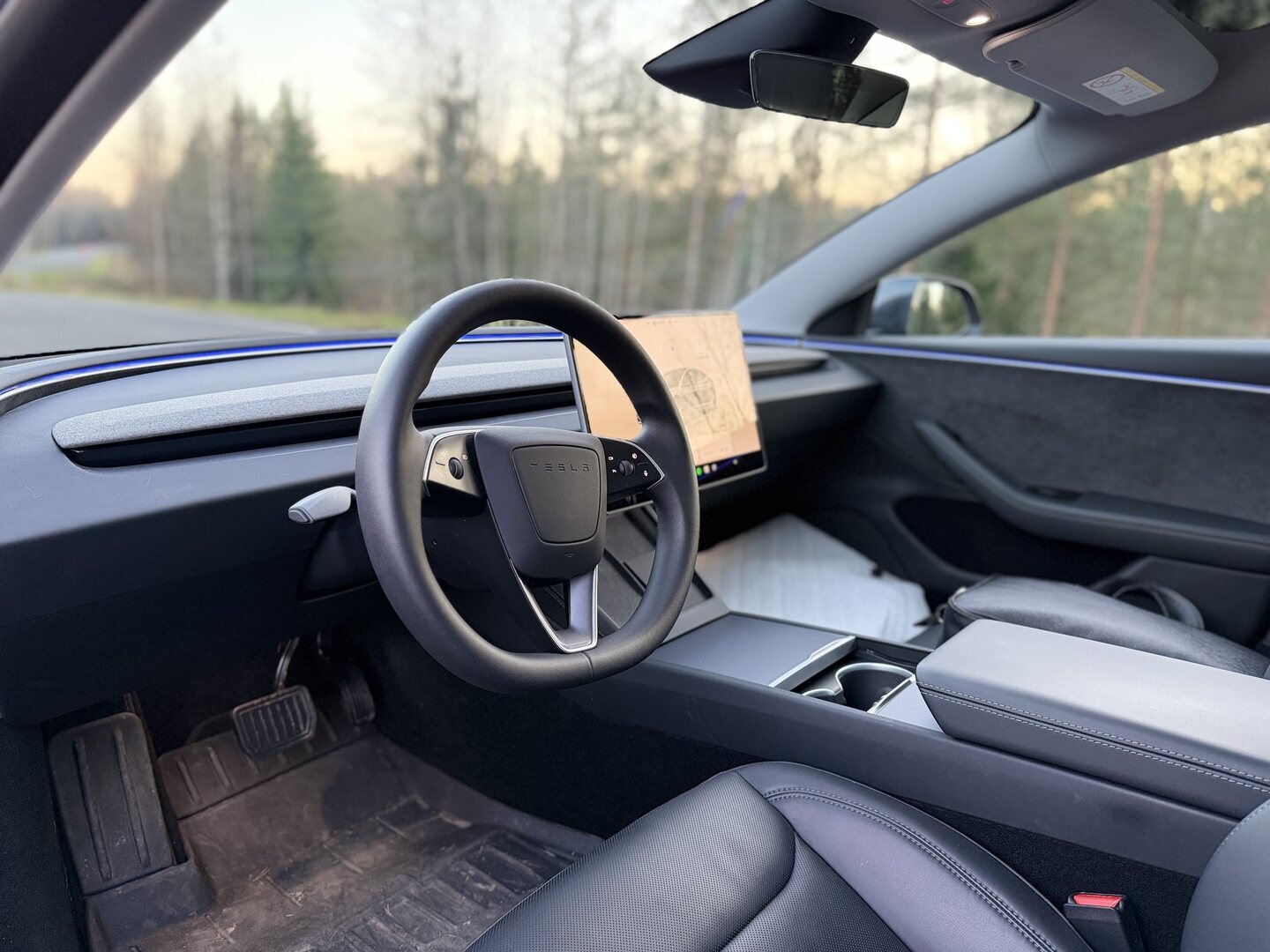 Tesla - Model 3 - Long Range AWD - Sedan