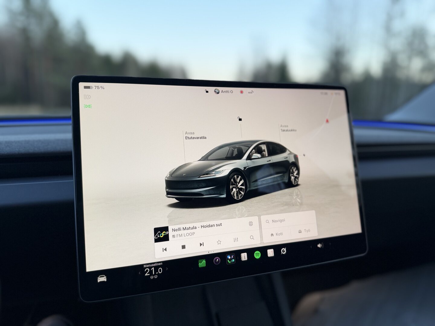 Tesla - Model 3 - Long Range AWD - Sedan