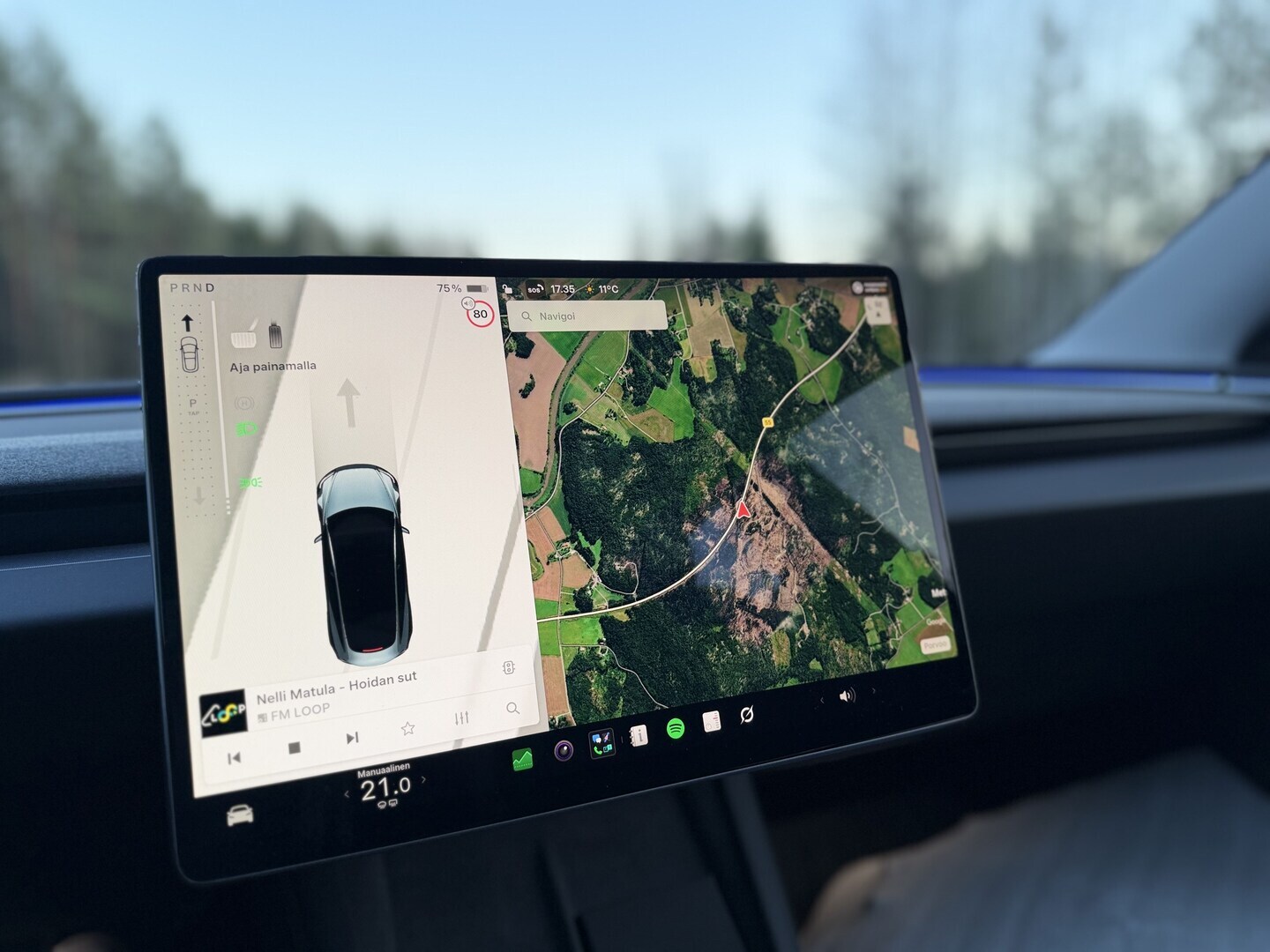 Tesla - Model 3 - Long Range AWD - Sedan